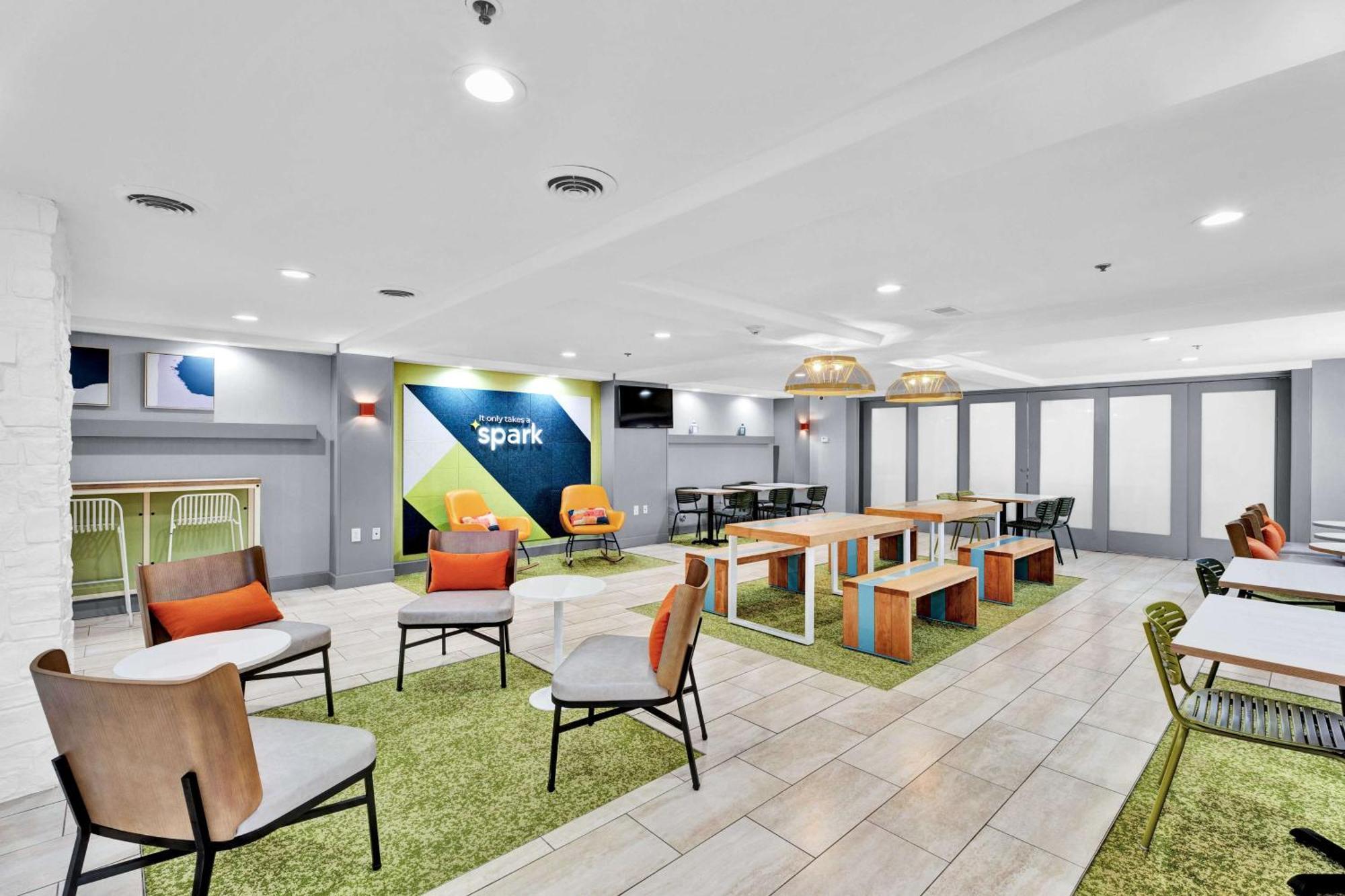 Spark By Hilton Plymouth Exterior foto