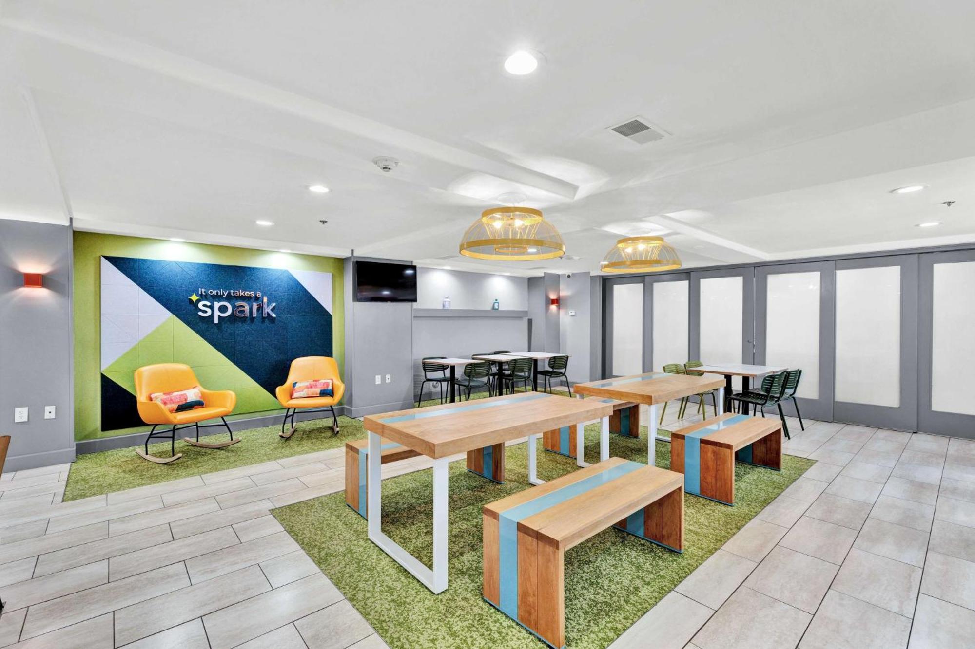 Spark By Hilton Plymouth Exterior foto