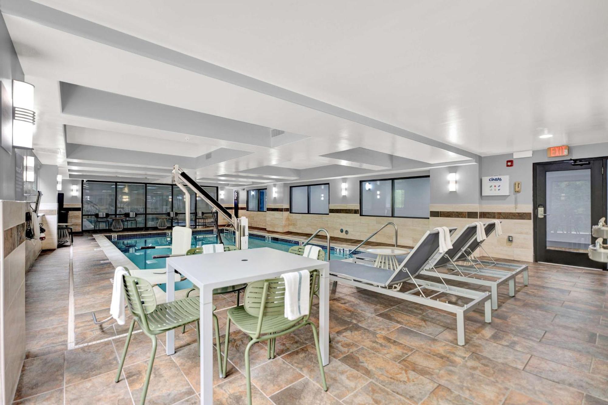 Spark By Hilton Plymouth Exterior foto